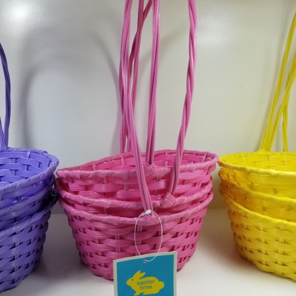 Set of 9 ester Basket's plastic and wire 6" bottom, 8 1/4" upper rim 12.5" Heigh - Picture 8 of 13